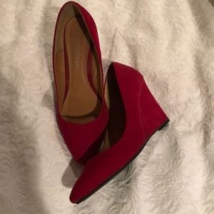 Red pointed toe wedge